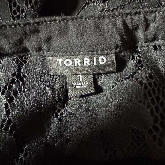 Torrid Sheer Black Lace Top Size 1X - Picture 5 of 9